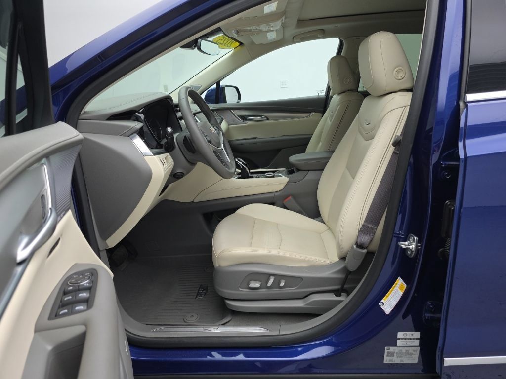 Used 2025 Cadillac XT5 Premium Luxury w/ LPO, Floor Liner Package AWD/4WD image 13