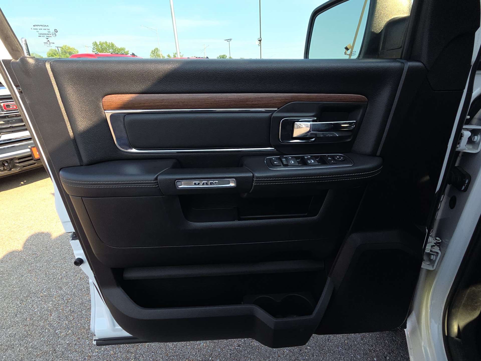 Used 2016 RAM 1500 Laramie w/ Convenience Group AWD/4WD image 13