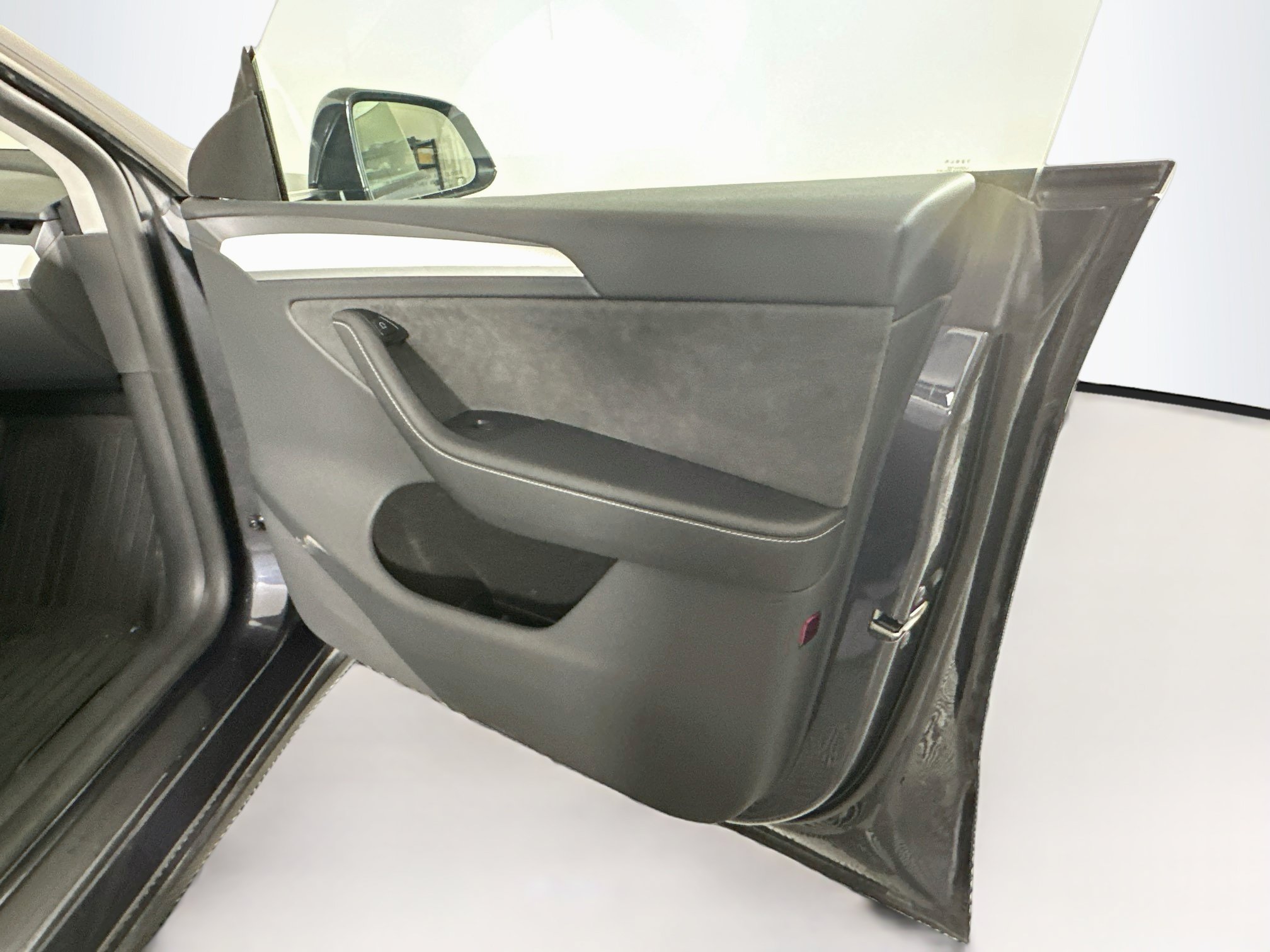 Used 2024 Tesla Model Y Long Range AWD/4WD image 31