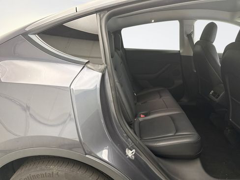 Used 2021 Tesla Model Y Long Range AWD/4WD image 19