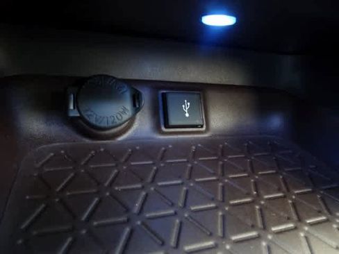 Used 2020 Toyota RAV4 Limited image 37