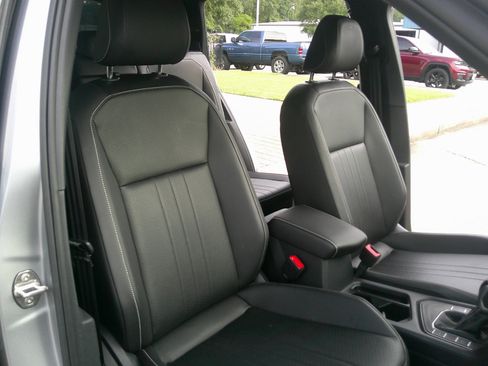 Used 2022 Volkswagen Tiguan SE R-Line image 18