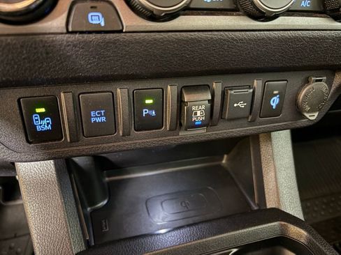 Used 2021 Toyota Tacoma TRD Off-Road image 29