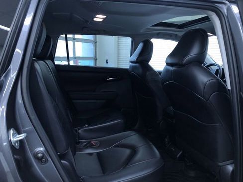 Used 2023 Toyota Highlander XLE image 23