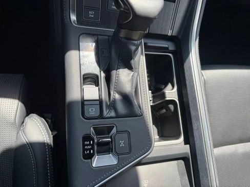 Used 2024 Lexus GX 550 AWD/4WD image 36