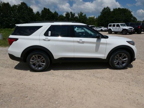 New 2026 Ford Explorer Active w/ Active Comfort Package AWD/4WD image 4