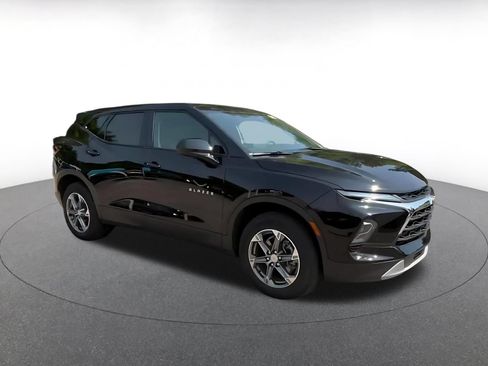 Used 2026 Chevrolet Blazer LT FWD image 2
