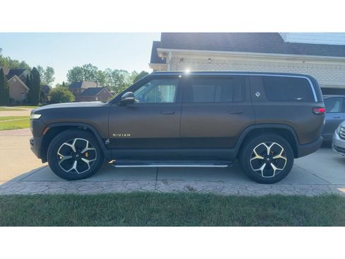 Used 2023 Rivian R1S Adventure AWD/4WD image 1