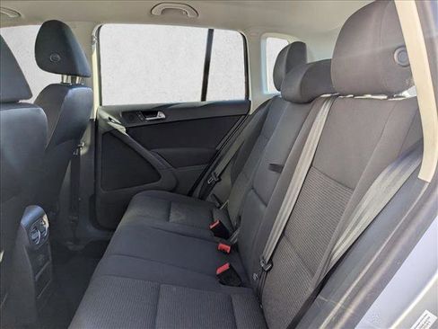 Used 2018 Volkswagen Tiguan Limited w/ Premium Package image 19