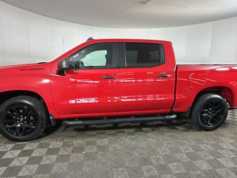 Used 2024 Chevrolet Silverado 1500 Custom w/ Dark Appearance Package AWD/4WD image 5
