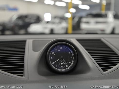 Used 2023 Porsche Macan AWD/4WD image 31