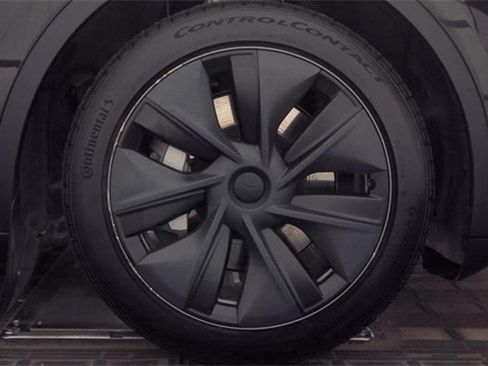 Used 2024 Tesla Model Y Long Range AWD/4WD image 7