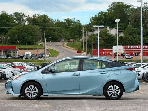 Used 2018 Toyota Prius Two w/ Prius Two Safety Plus Package FWD image 6