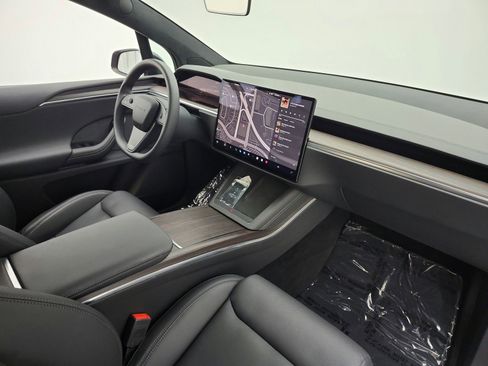 Used 2024 Tesla Model X image 19
