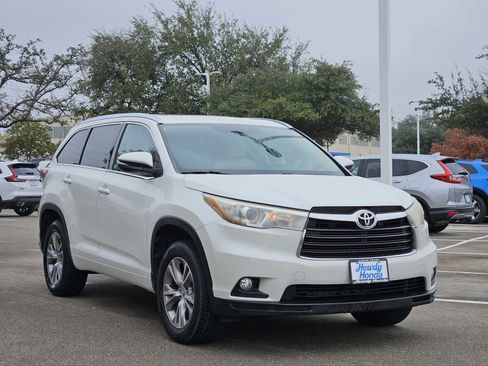 Used 2015 Toyota Highlander XLE image 3