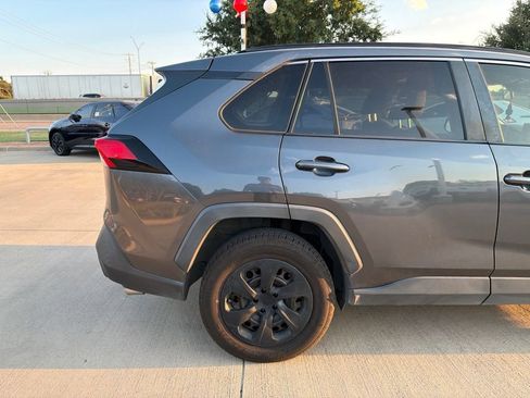 Used 2019 Toyota RAV4 LE FWD image 7