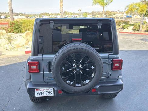 Used 2025 Jeep Wrangler Unlimited Sahara w/ Safety Group AWD/4WD image 13