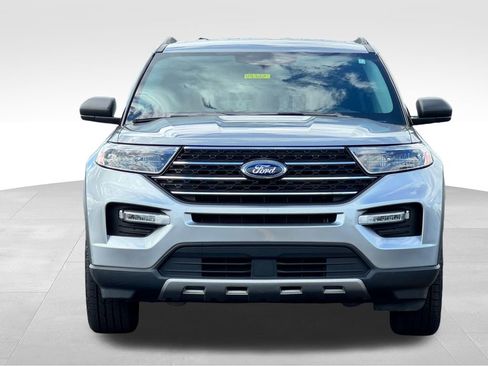 Used 2023 Ford Explorer XLT w/ Equipment Group 202A AWD/4WD image 2