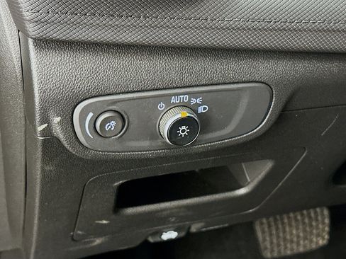 Used 2025 Chevrolet TrailBlazer LT AWD/4WD image 17