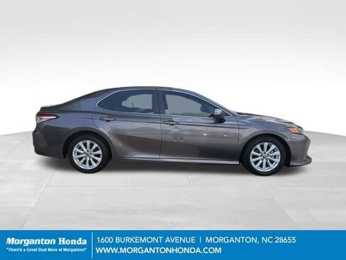 Used 2020 Toyota Camry LE FWD image 9