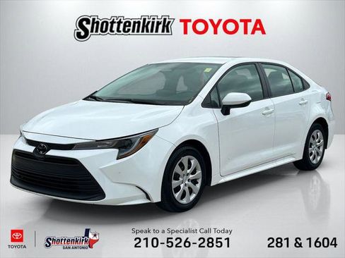 Certified 2025 Toyota Corolla LE FWD image 1