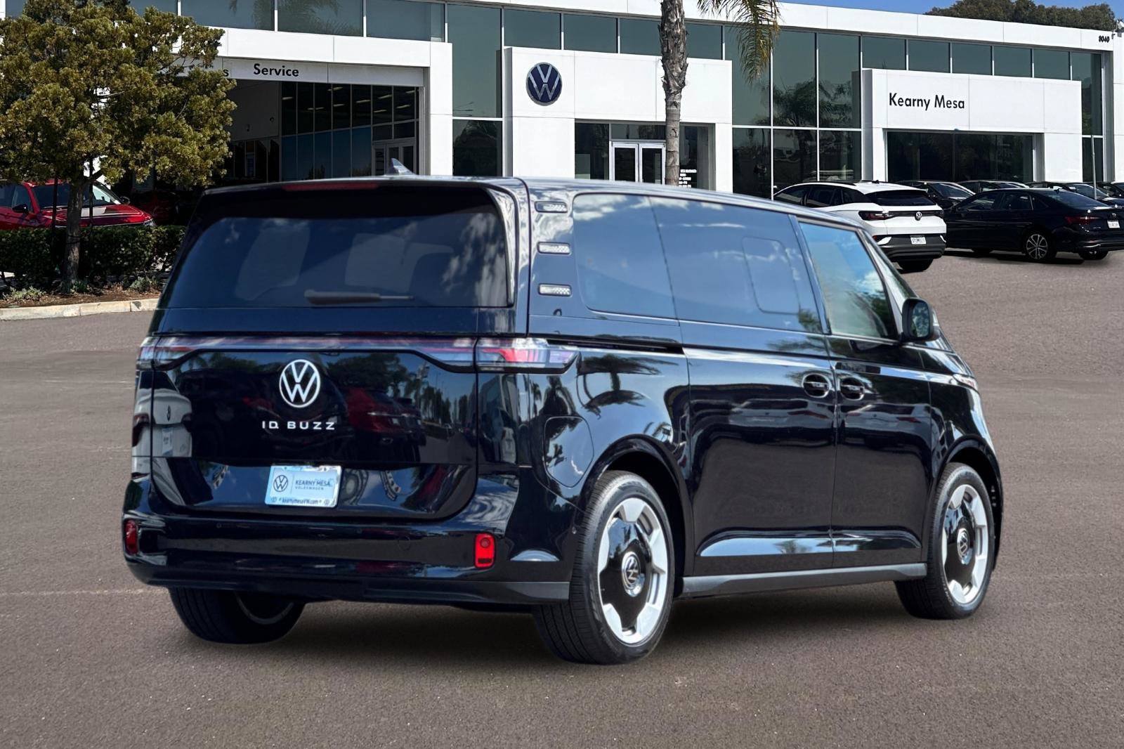 Used 2025 Volkswagen ID. Buzz Pro S RWD image 4