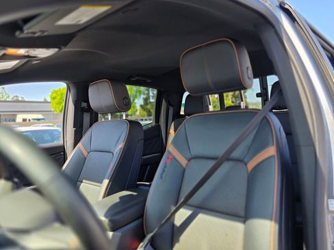 Used 2025 GMC Canyon AT4 w/ AT4 Premium Package AWD/4WD image 14