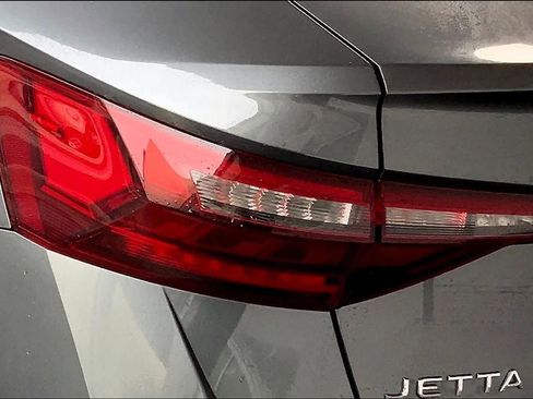 Used 2022 Volkswagen Jetta Sport image 29