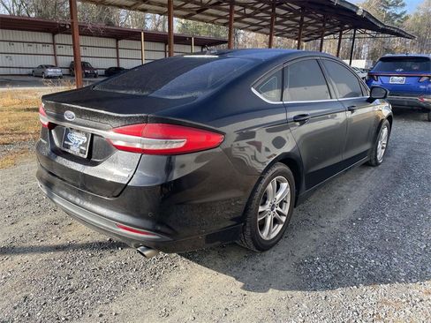 Used 2018 Ford Fusion SE w/ Fusion SE Technology Package image 6