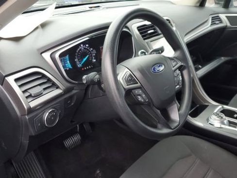 Used 2020 Ford Fusion SE image 6