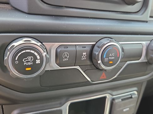 Used 2021 Jeep Wrangler Sport AWD/4WD image 19