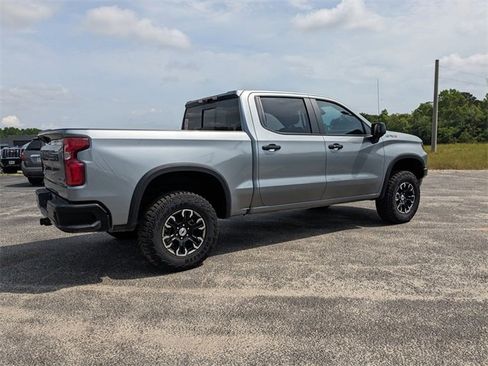 Used 2024 Chevrolet Silverado 1500 ZR2 image 4