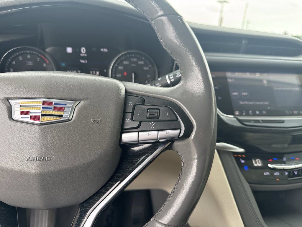 Used 2023 Cadillac XT6 Premium Luxury w/ Technology Package FWD image 18
