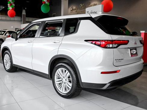 Used 2024 Mitsubishi Outlander ES image 7