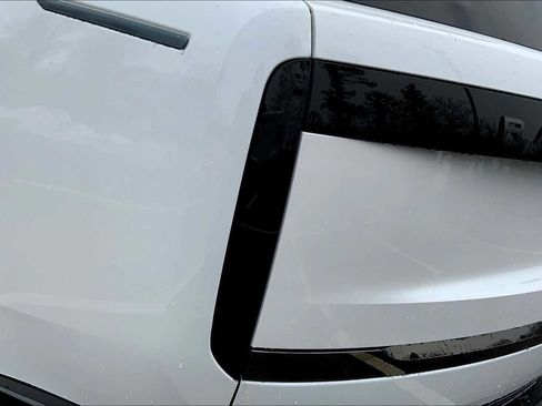 New 2025 Land Rover Range Rover SV image 4