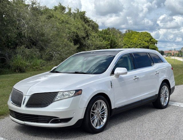 Used 2013 Lincoln MKT AWD image 1