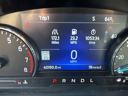 Used 2022 Ford Explorer XLT w/ Equipment Group 202A image 8