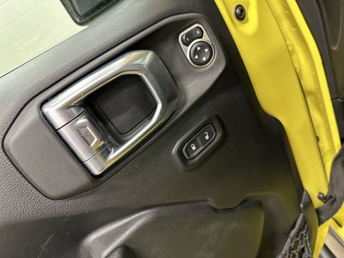 Used 2023 Jeep Wrangler Unlimited Rubicon w/ Safety Group AWD/4WD image 15