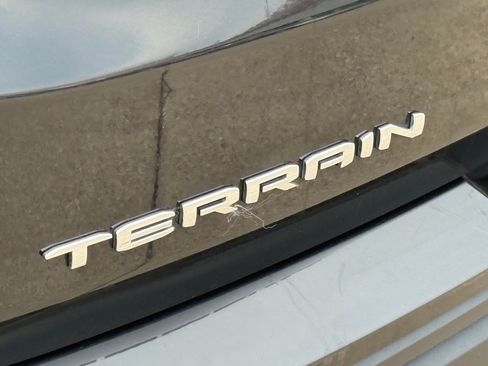 Used 2024 GMC Terrain SLE image 9