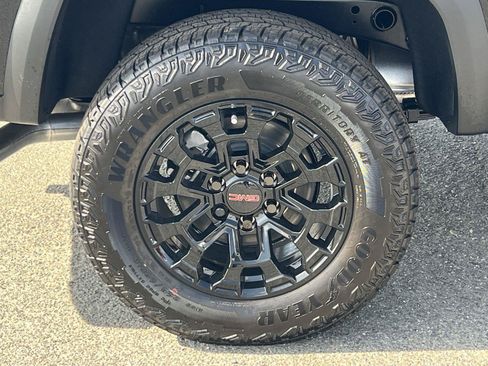 New 2026 GMC Canyon Elevation w/ LPO, Black Badging Package RWD image 31