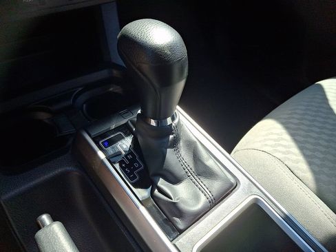 Used 2023 Toyota Tacoma SR5 AWD/4WD image 15
