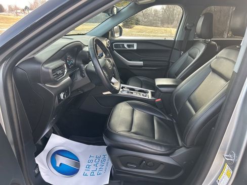 Used 2022 Ford Explorer XLT w/ Equipment Group 202A image 15