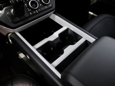 New 2026 Land Rover Defender 110 X-Dynamic SE AWD/4WD image 30