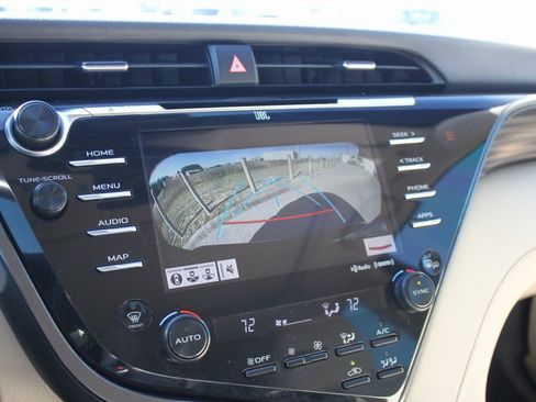 Used 2019 Toyota Camry XLE image 16