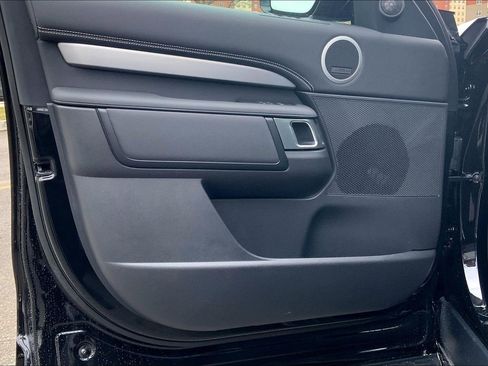 New 2026 Land Rover Discovery Limited Edition image 10