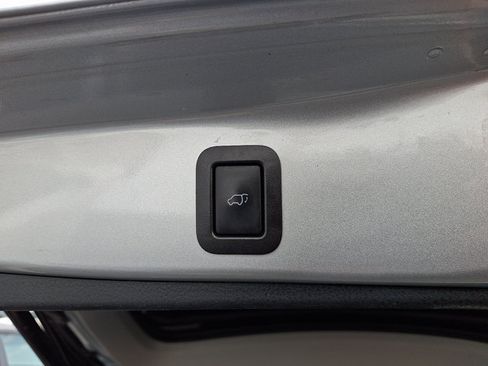 Used 2019 Toyota Highlander SE AWD/4WD image 34