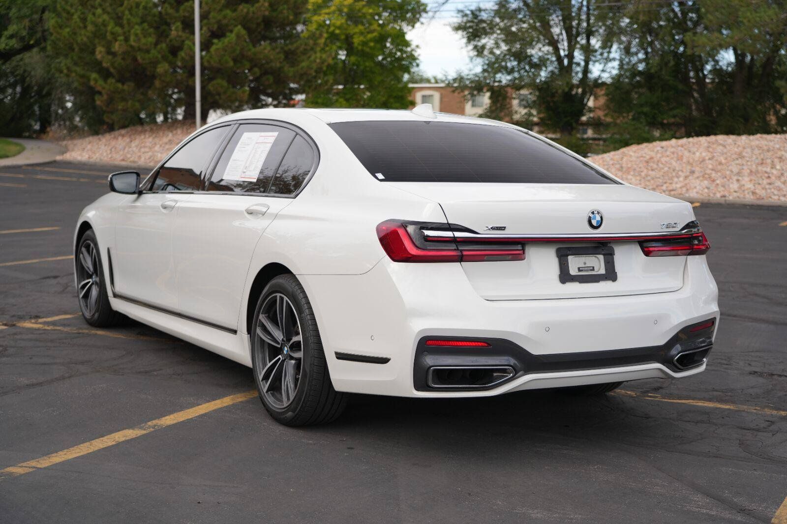 Used 2022 BMW 750i xDrive w/ Executive Package AWD/4WD image 3