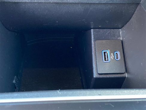 Used 2023 Ford Edge SE image 26