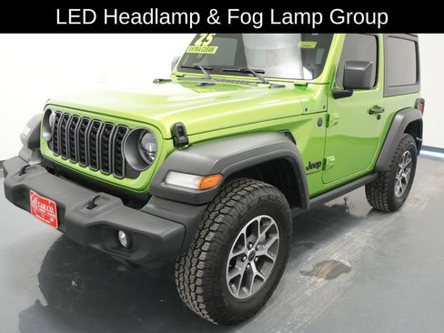 Used 2025 Jeep Wrangler Sport AWD/4WD image 3