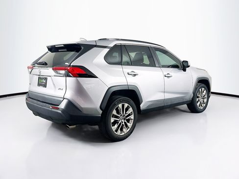 Used 2021 Toyota RAV4 XLE Premium FWD image 9